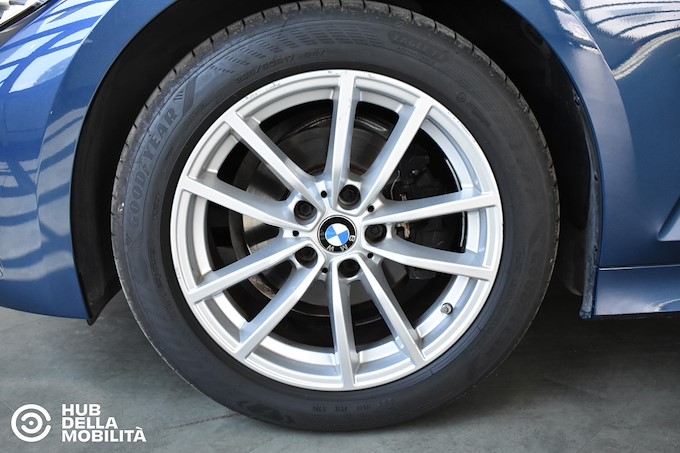 BMW 318d 48V Touring Business Advantage